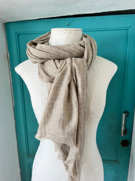 Cosy cashmere wool shawl in grey and beige
