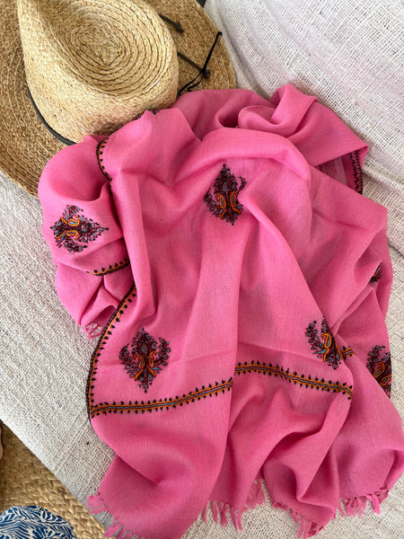 Pink cashmere wool shawl natural color with exclusive hand embroidery  from Srinagar paisley -  AUROBELLE  IBIZA