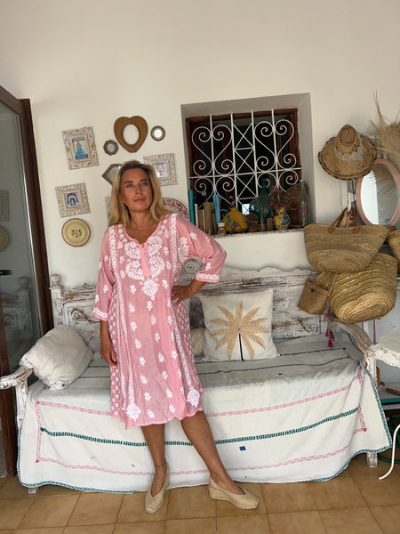 Button dress dress with hand embroidery