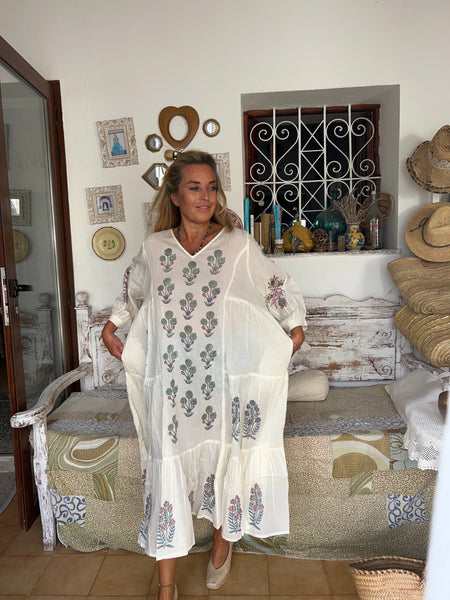 Mughal   🌴 dress made  with  blockprint