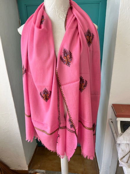 Pink cashmere wool shawl natural color with exclusive hand embroidery  from Srinagar paisley -  AUROBELLE  IBIZA