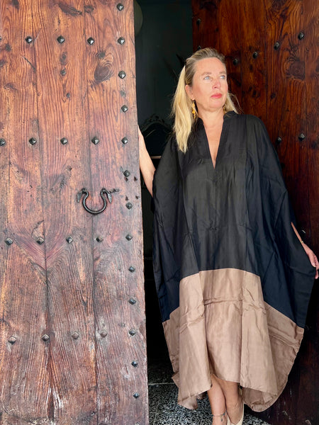 SILK KAFTAN IN BLACK AND BEIGE medium Lenght
