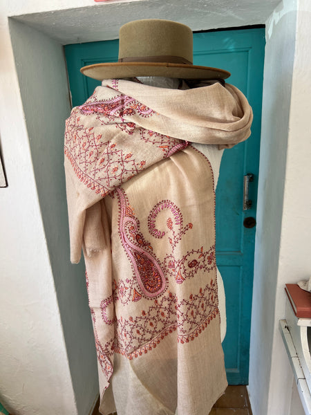Spezial beige cashmere wool shawl natural color with exclusive hand embroidery  from Srinagar paisley in pink orange -  AUROBELLE  IBIZA