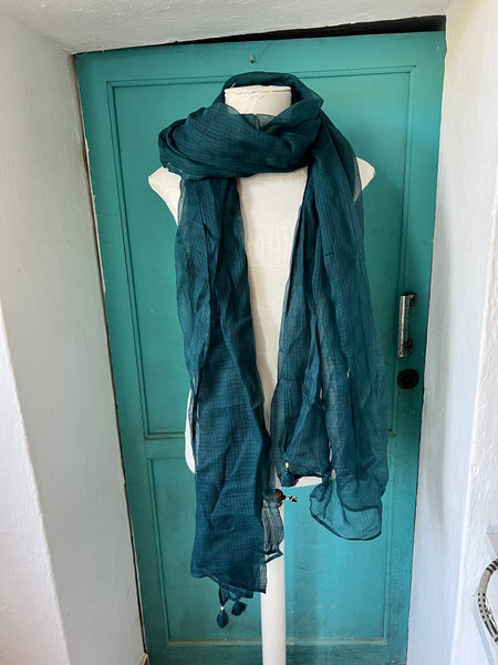 Chiffon shawl with havdnade fringes