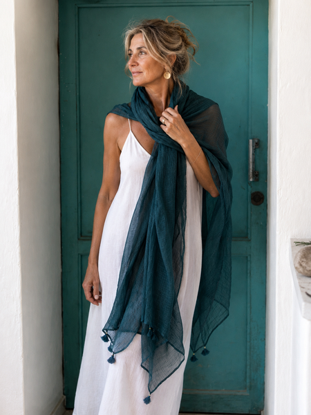 Chiffon shawl with havdnade fringes
