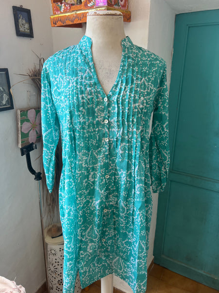 Brazilian  túnica made in blockprint in blue  and white