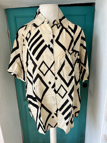 Uni sex shirt for Men or woman half sleeve in black white block print -  AUROBELLE  IBIZA